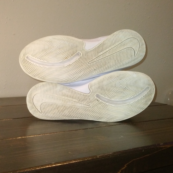 Nike Team Hustle Quick D9 Size 6.5 White - Picture 6 of 7